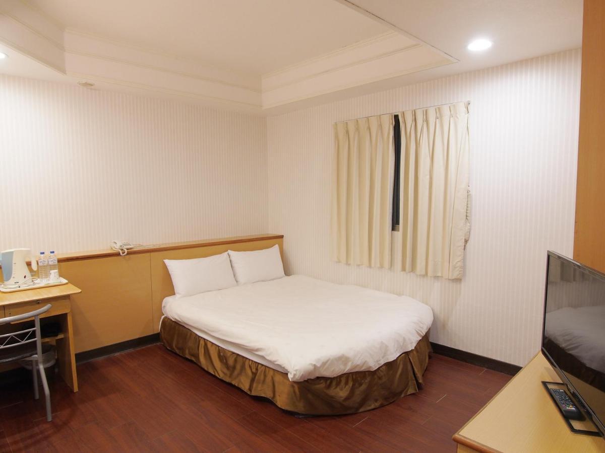 Yi Pin Yuan Hotel Tainan Bagian luar foto