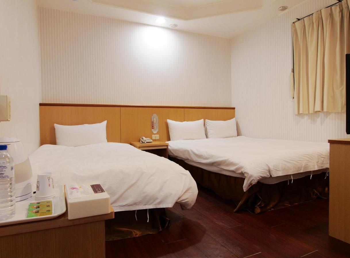 Yi Pin Yuan Hotel Tainan Bagian luar foto