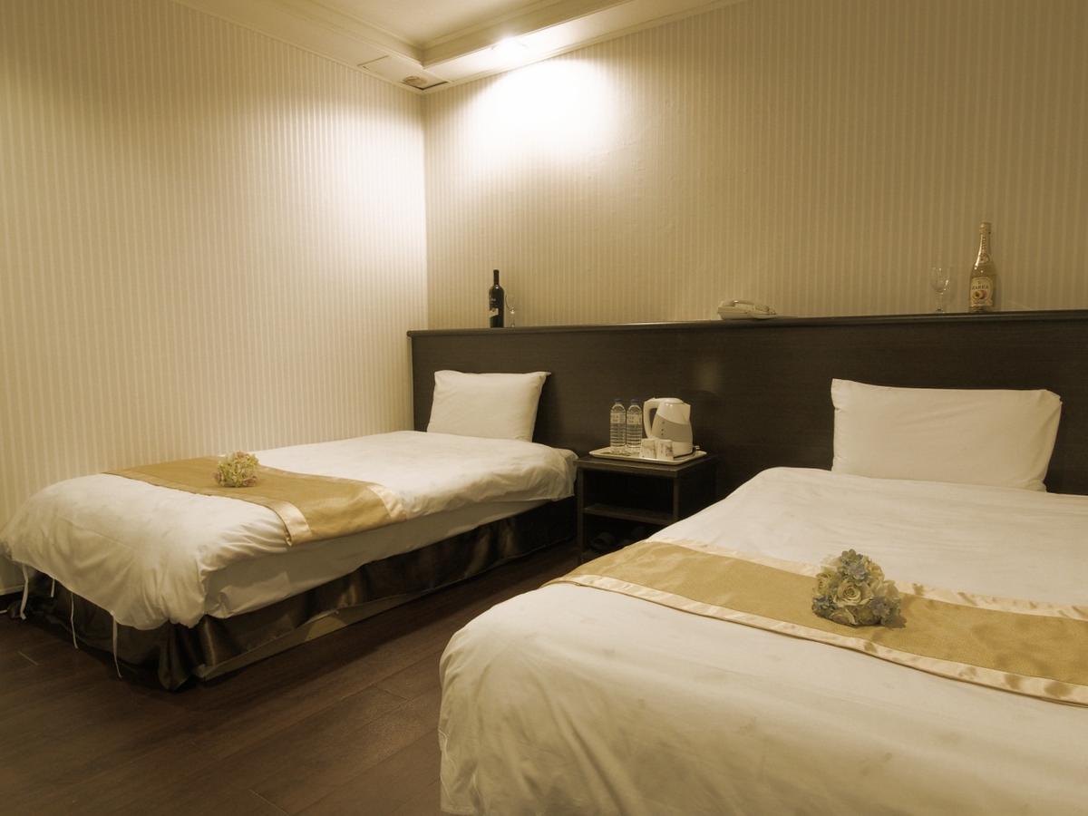 Yi Pin Yuan Hotel Tainan Bagian luar foto