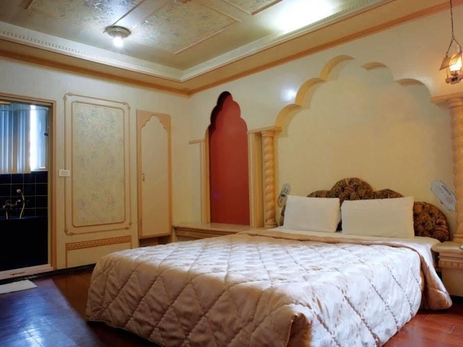 Yi Pin Yuan Hotel Tainan Bagian luar foto