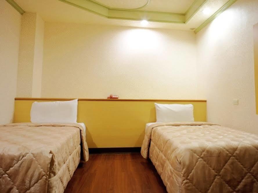 Yi Pin Yuan Hotel Tainan Bagian luar foto