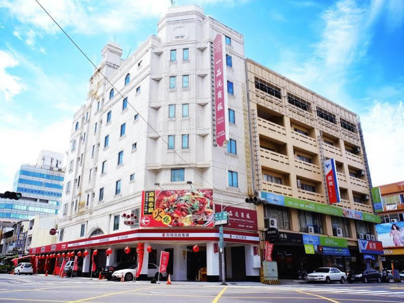 Yi Pin Yuan Hotel Tainan Bagian luar foto